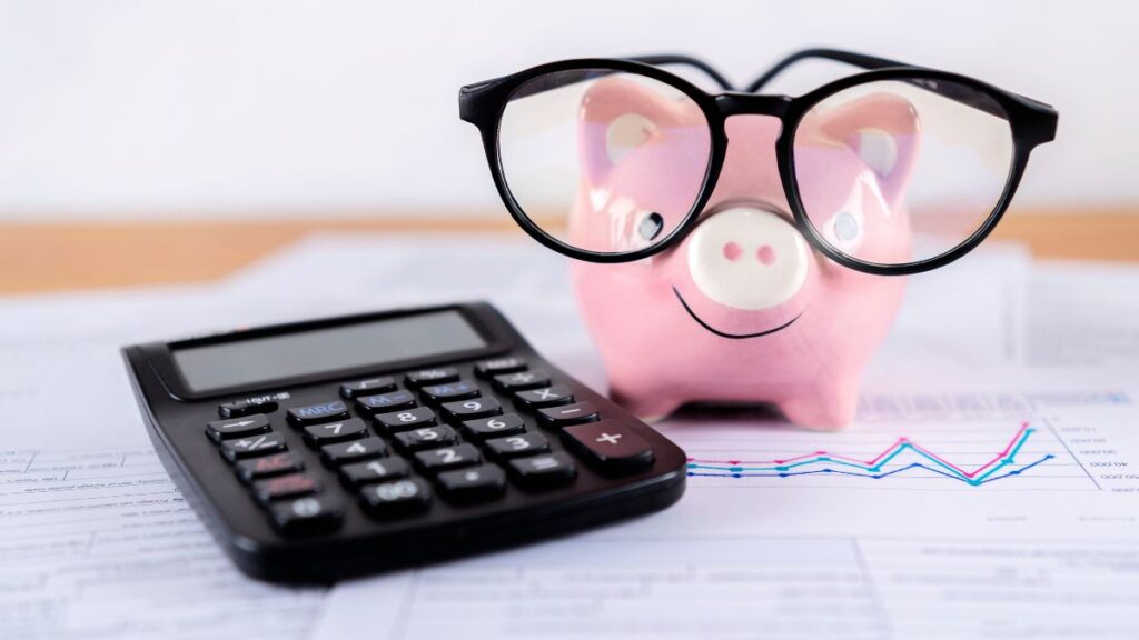 a piggy bank beside a calculator ready for budgeting and saving