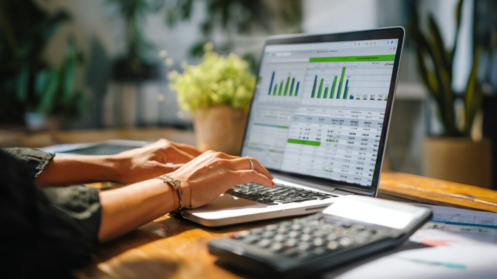 December is the perfect time for a stress-free financial clean-up. Get your books organized for the year-end (and for your accountant) without the overwhelm. Our simple checklist makes year-end feel doable.